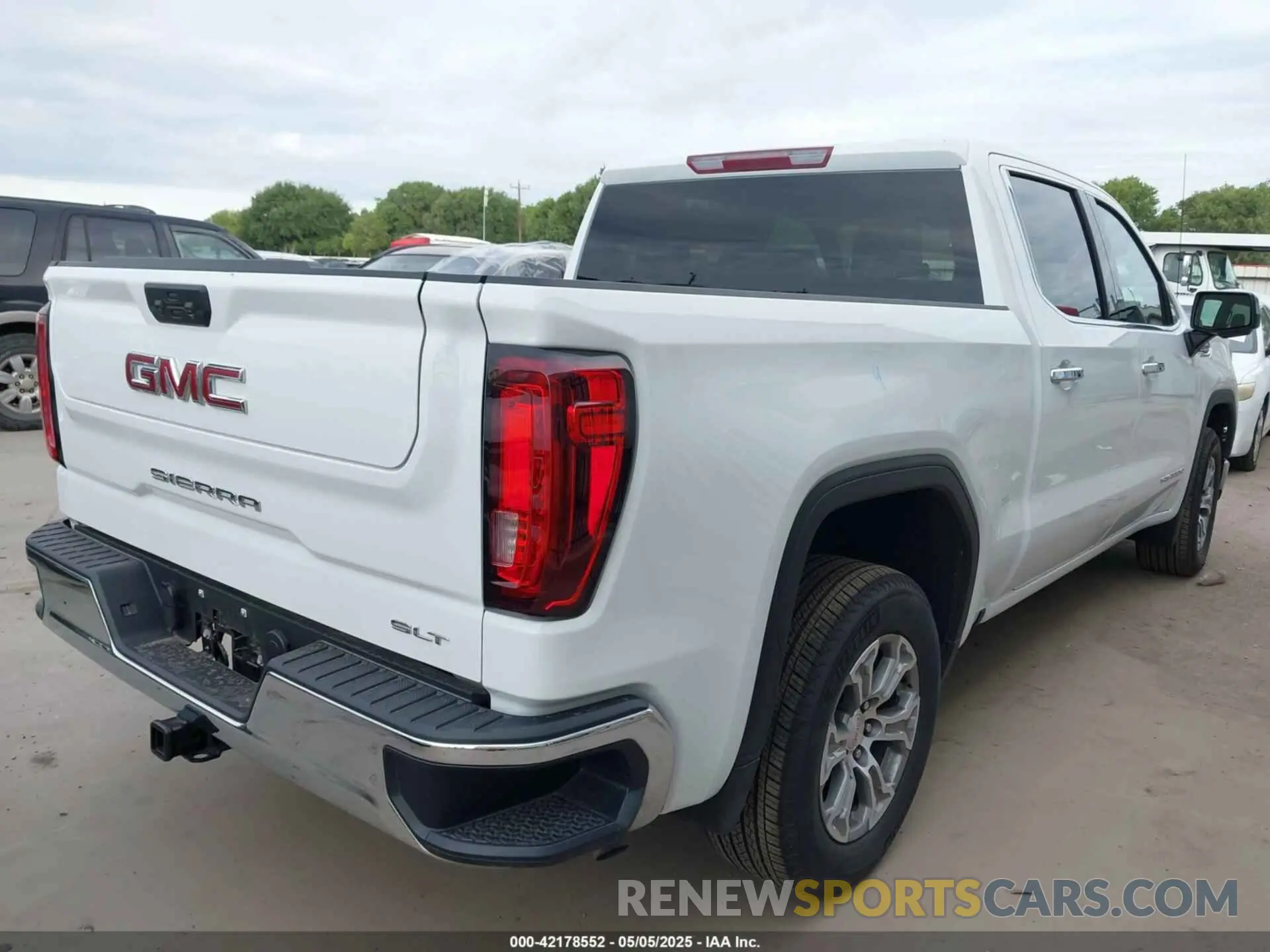 4 Photograph of a damaged car 3GTPHDED3SG138172 GMC SIERRA 1500 2025