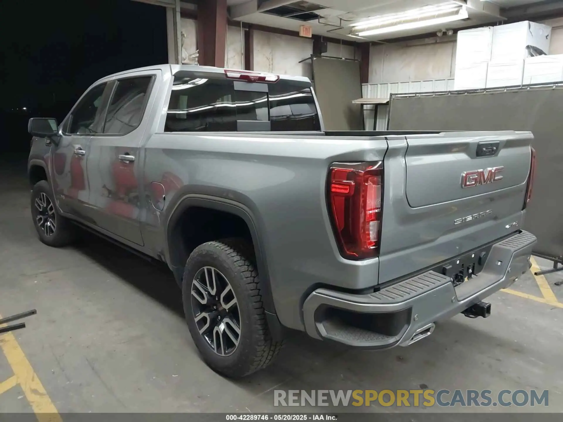 3 Photograph of a damaged car 3GTUUEE86SG154454 GMC SIERRA 1500 2025