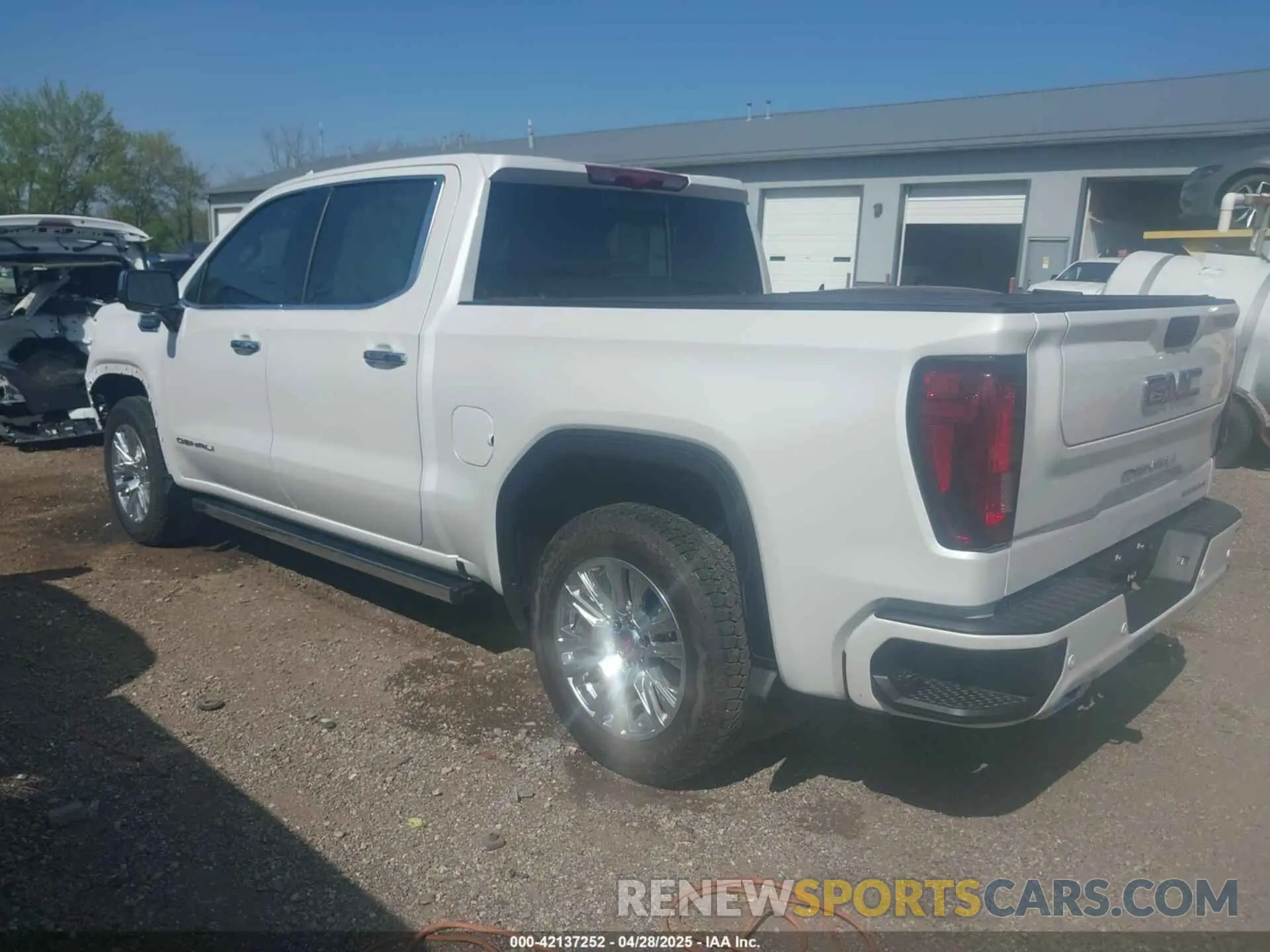 3 Photograph of a damaged car 3GTUUGEDXSG170844 GMC SIERRA 1500 2025