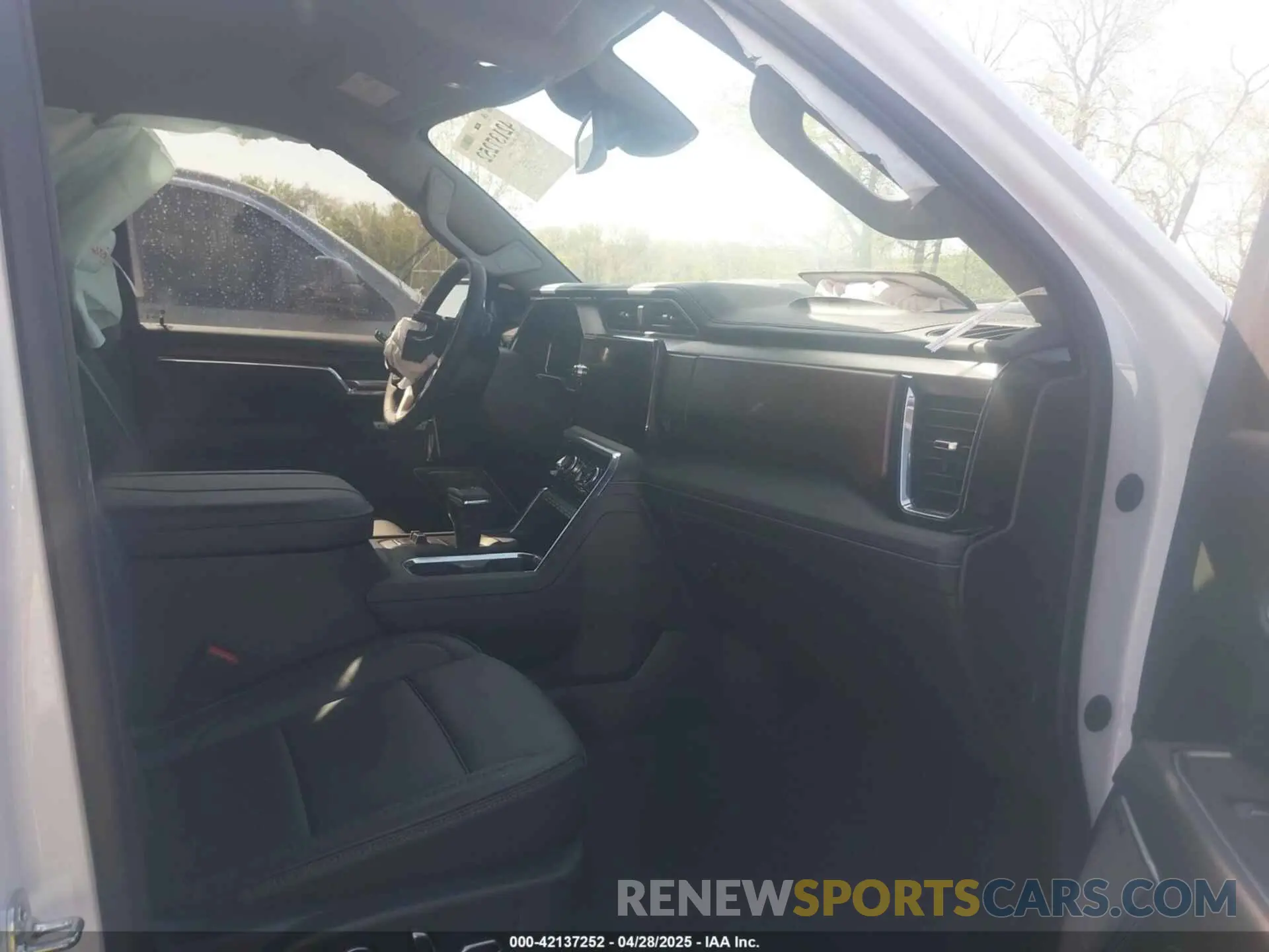 5 Photograph of a damaged car 3GTUUGEDXSG170844 GMC SIERRA 1500 2025