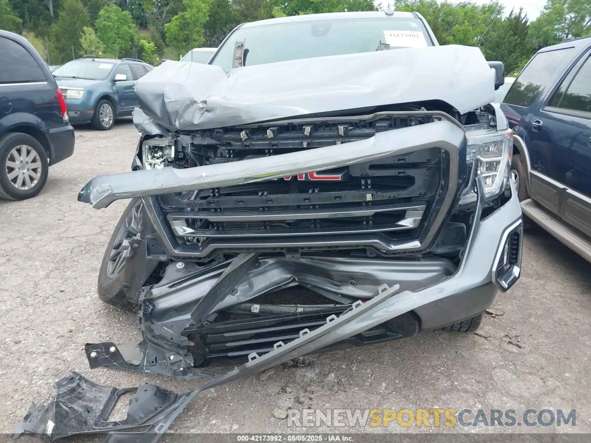 13 Photograph of a damaged car 1GTP9EEL3NZ183143 GMC SIERRA 1500 LIMITED 2022
