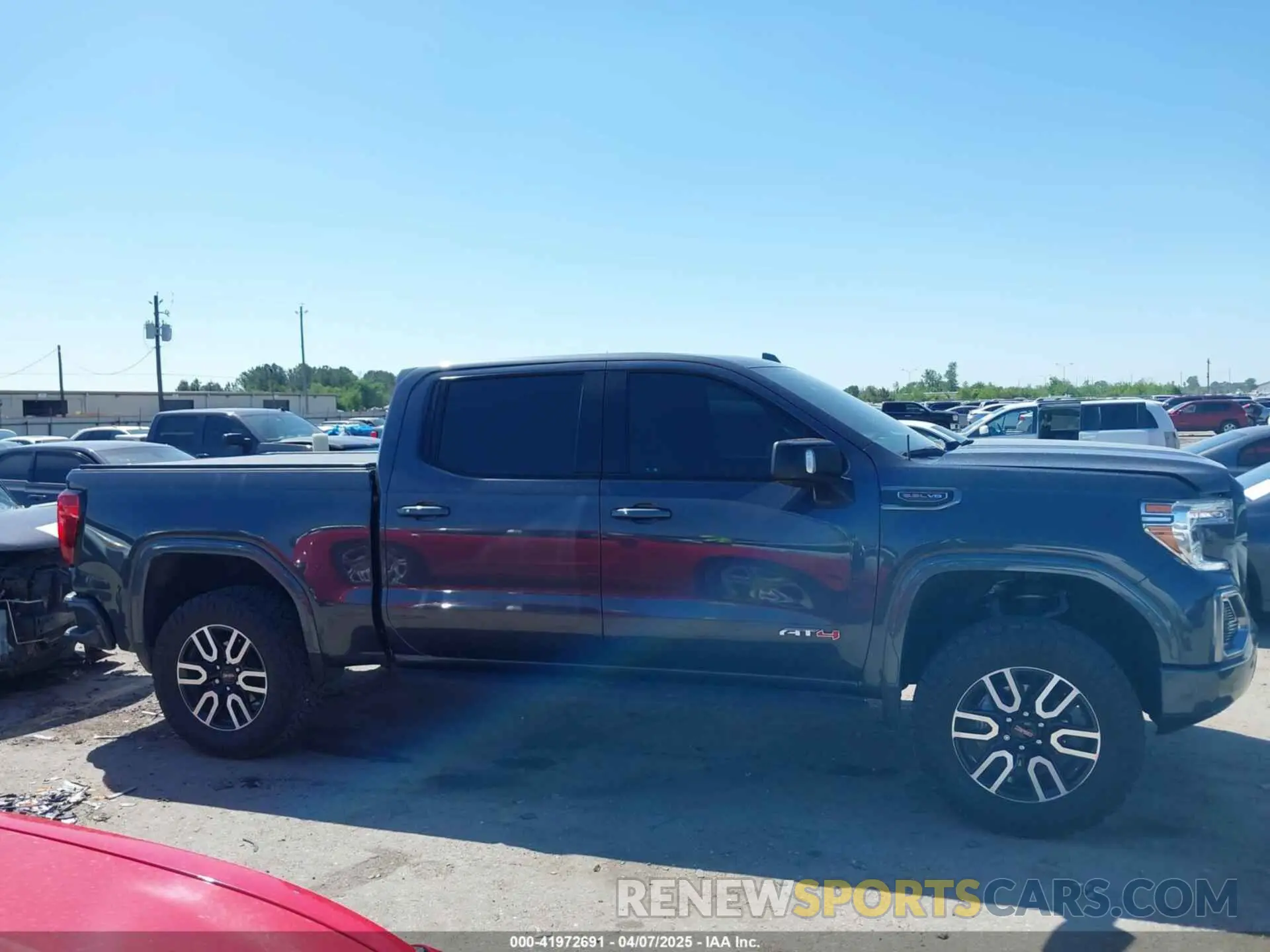 13 Photograph of a damaged car 1GTP9EEL4NZ118639 GMC SIERRA 1500 LIMITED 2022