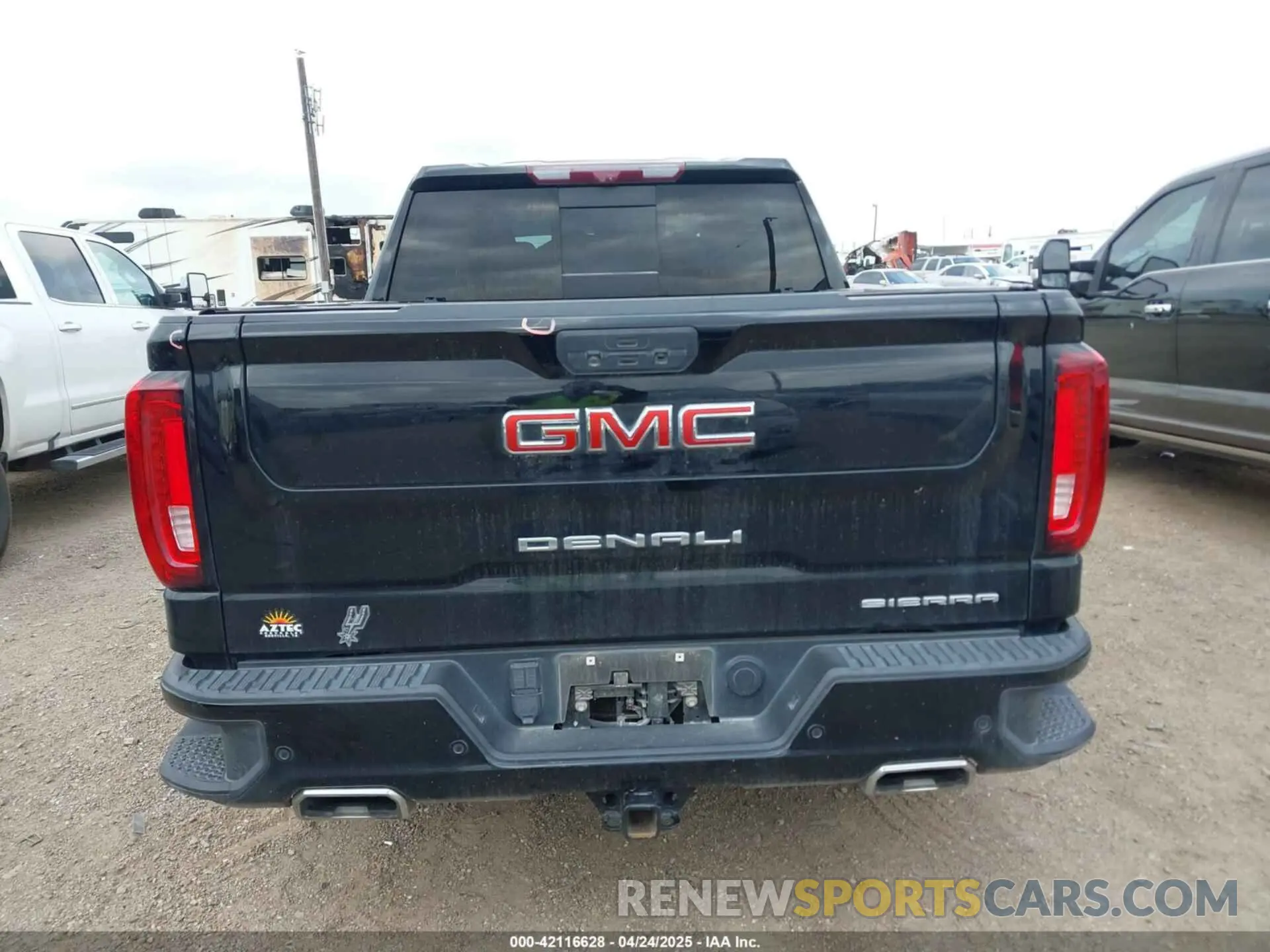 17 Photograph of a damaged car 3GTU9FEL2NG156072 GMC SIERRA 1500 LIMITED 2022