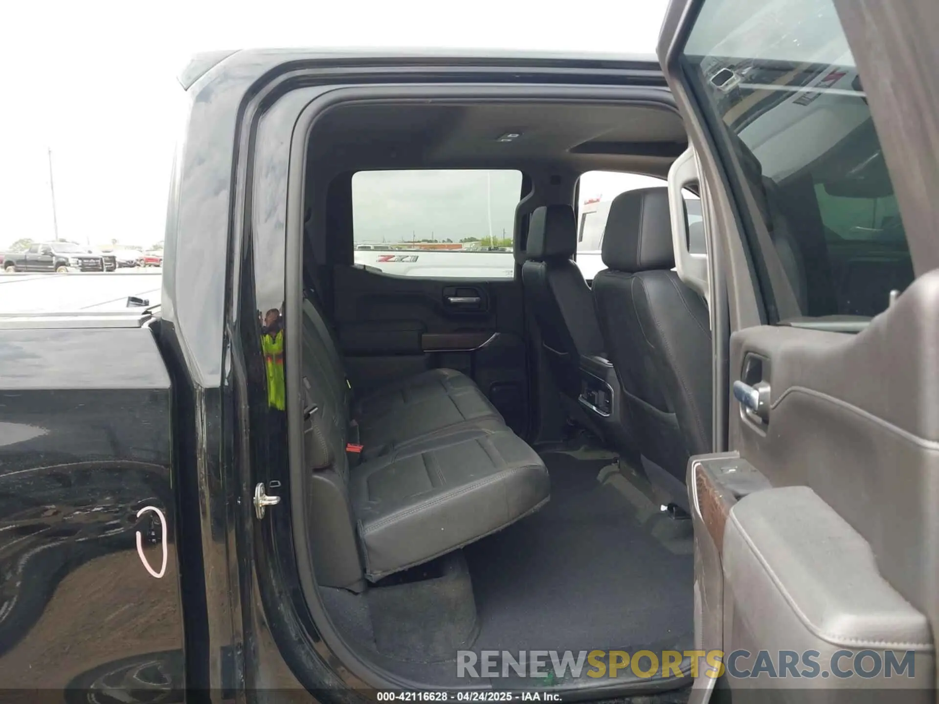 8 Photograph of a damaged car 3GTU9FEL2NG156072 GMC SIERRA 1500 LIMITED 2022