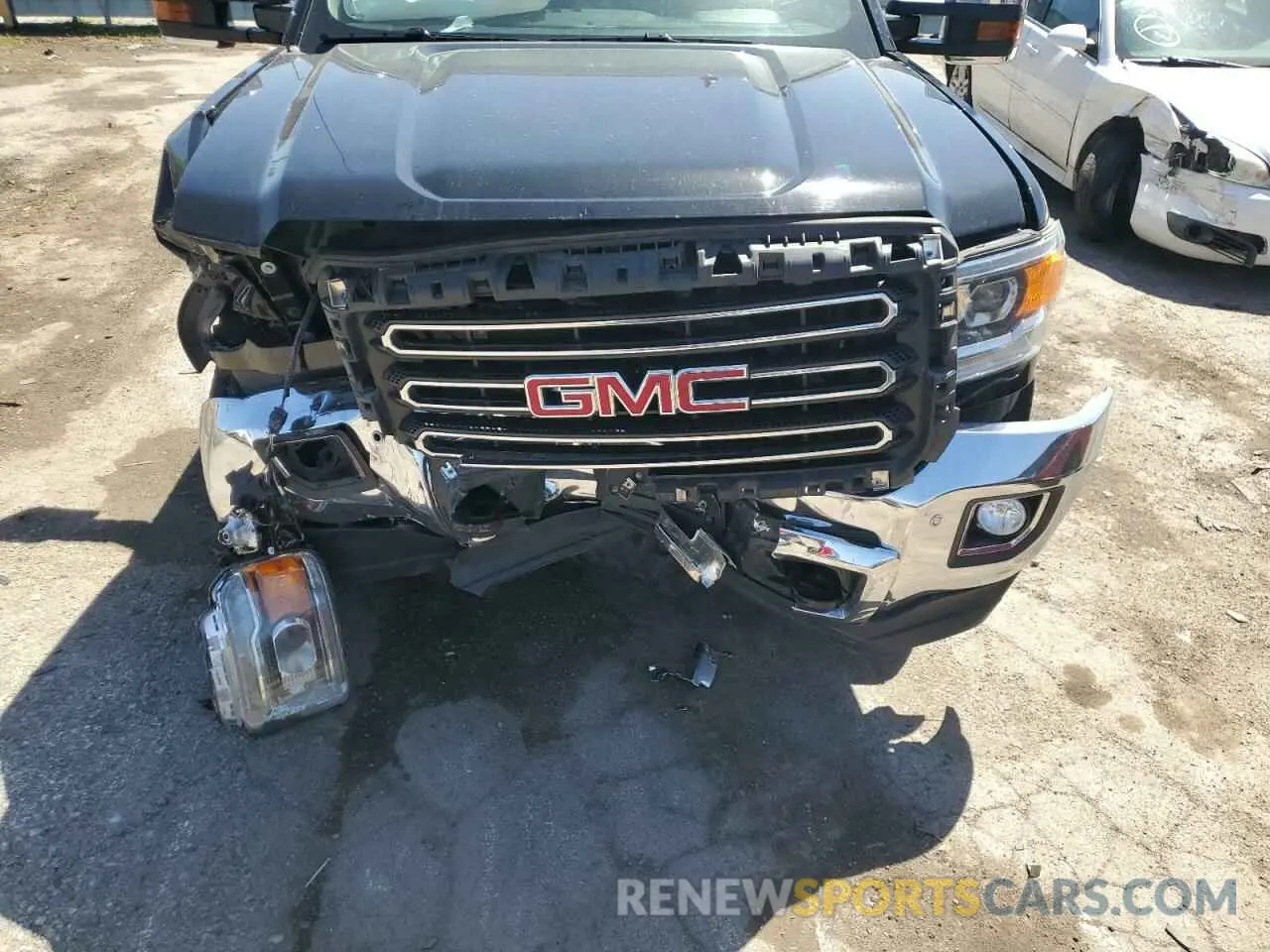 11 Photograph of a damaged car 1GT12REG9KF262852 GMC SIERRA 2019