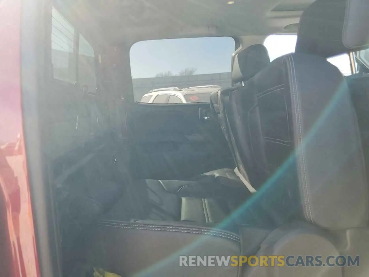 10 Фотография поврежденного автомобиля 1GT12SEY2KF233872 GMC SIERRA 2019