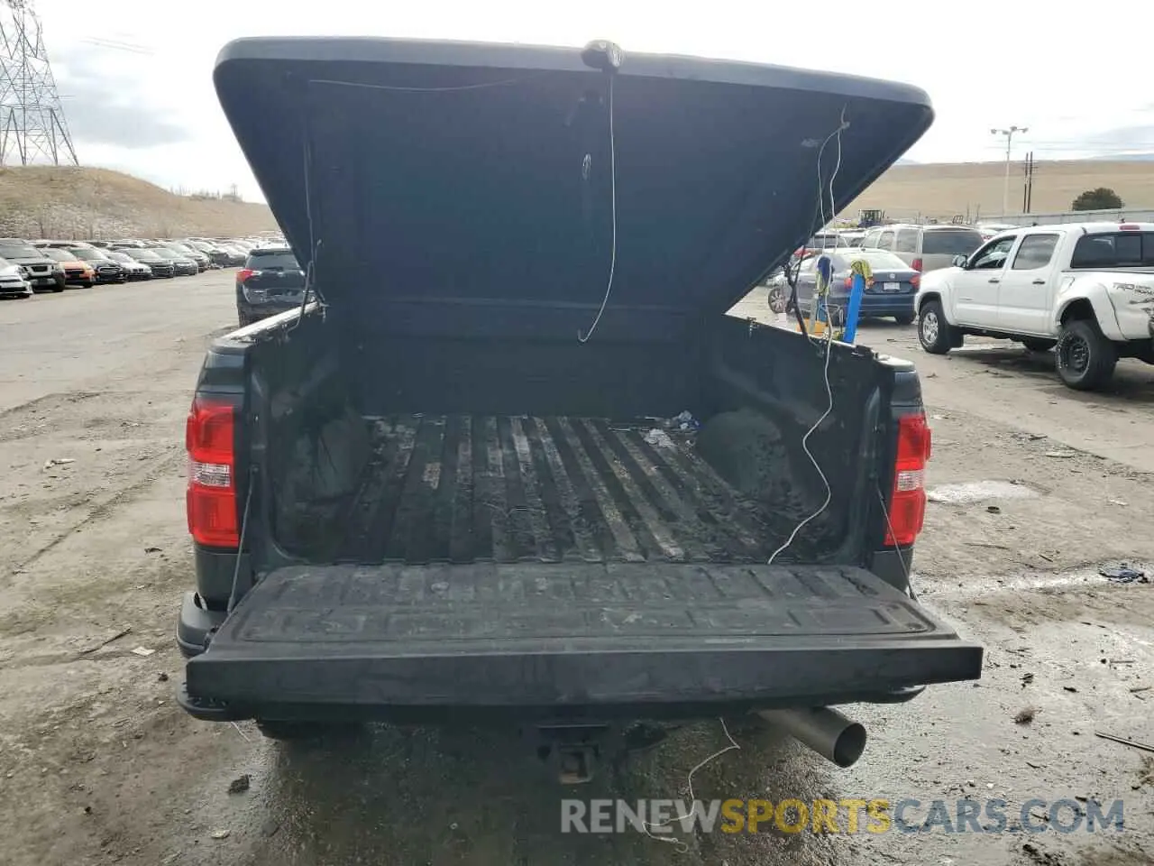 6 Photograph of a damaged car 1GT12SEY4KF112776 GMC SIERRA 2019