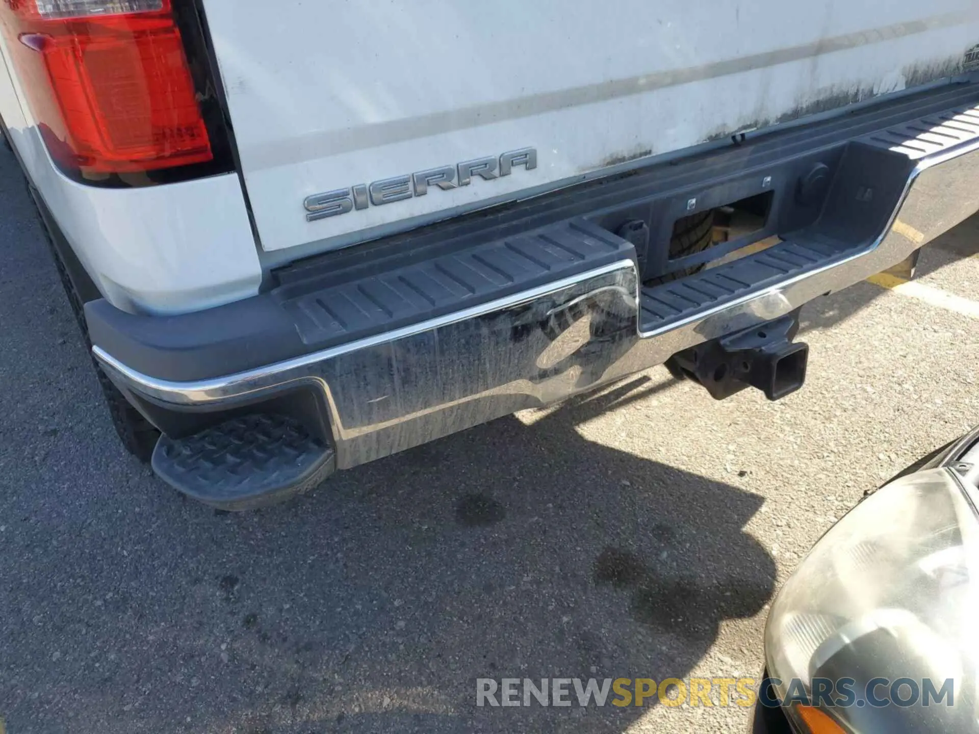 10 Фотография поврежденного автомобиля 1GT42TCY5KF247562 GMC SIERRA 2019