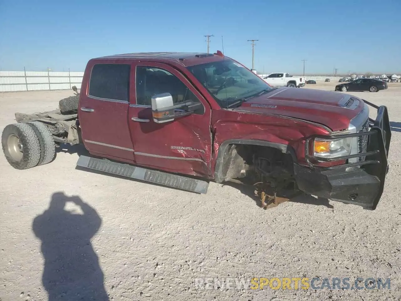 4 Photograph of a damaged car 1GT42WEY4KF154420 GMC SIERRA 2019