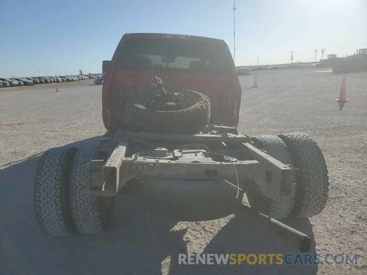 6 Photograph of a damaged car 1GT42WEY4KF154420 GMC SIERRA 2019