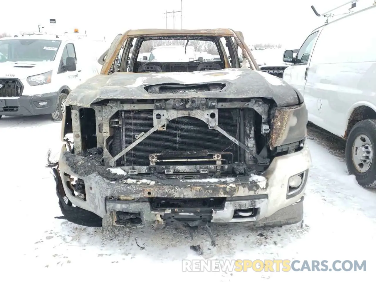 5 Photograph of a damaged car 1GT42WEYXKF150470 GMC SIERRA 2019