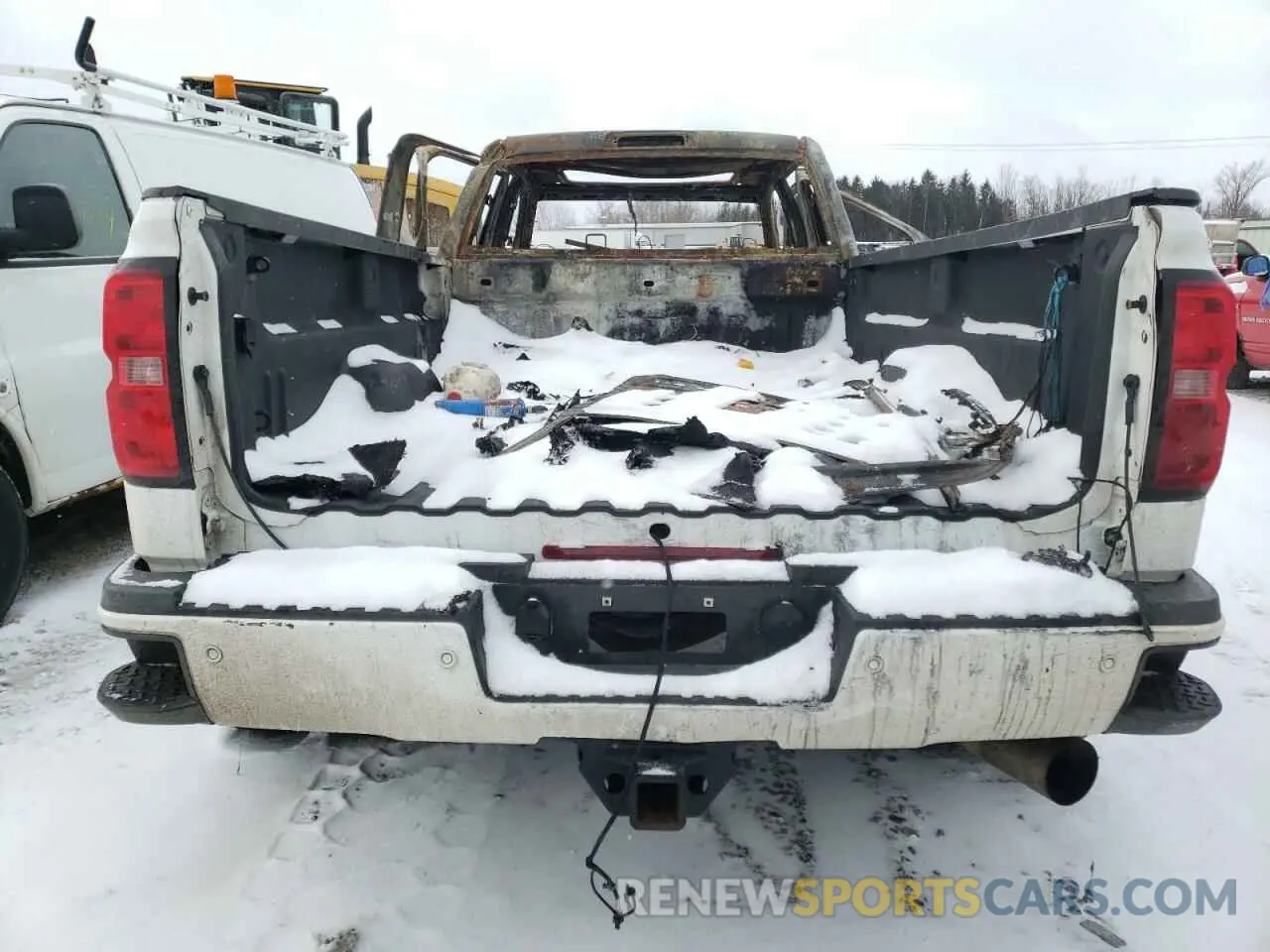6 Photograph of a damaged car 1GT42WEYXKF150470 GMC SIERRA 2019