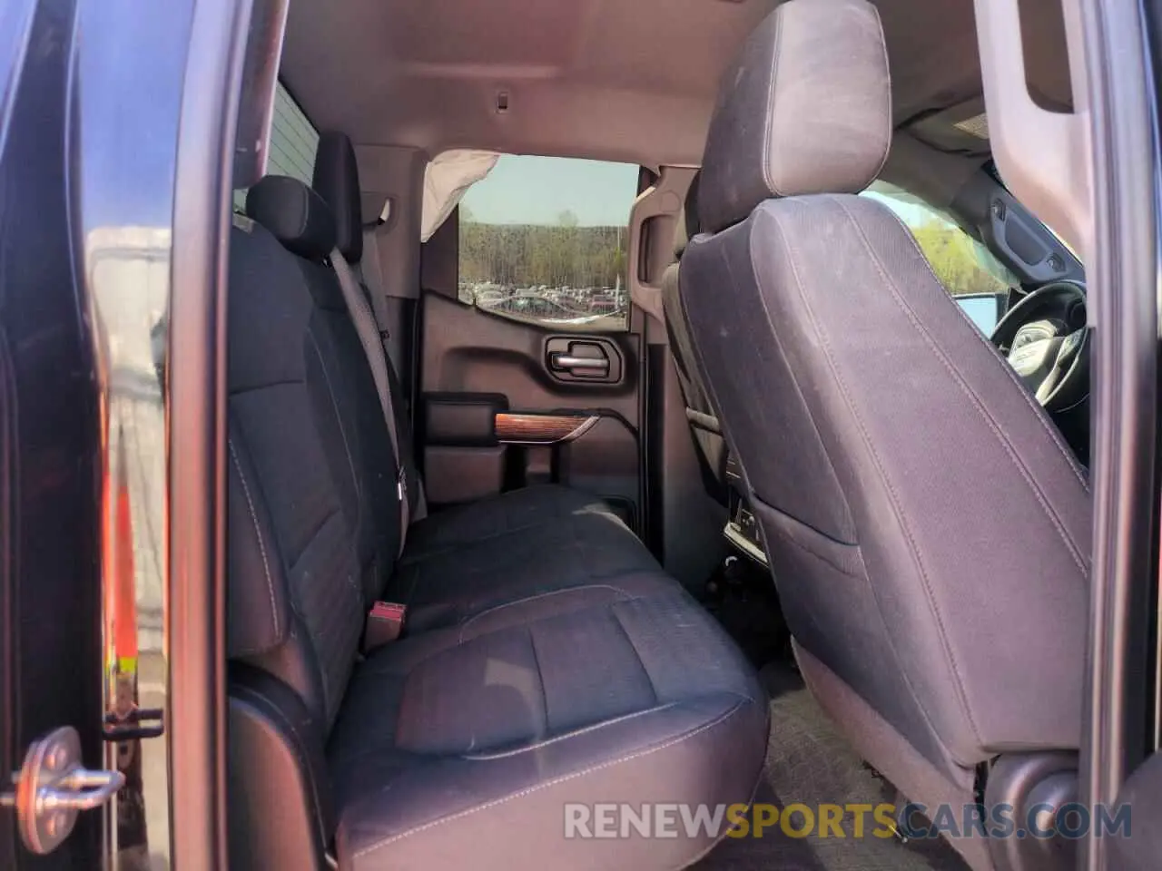 10 Photograph of a damaged car 1GTR9CEK3KZ336586 GMC SIERRA 2019