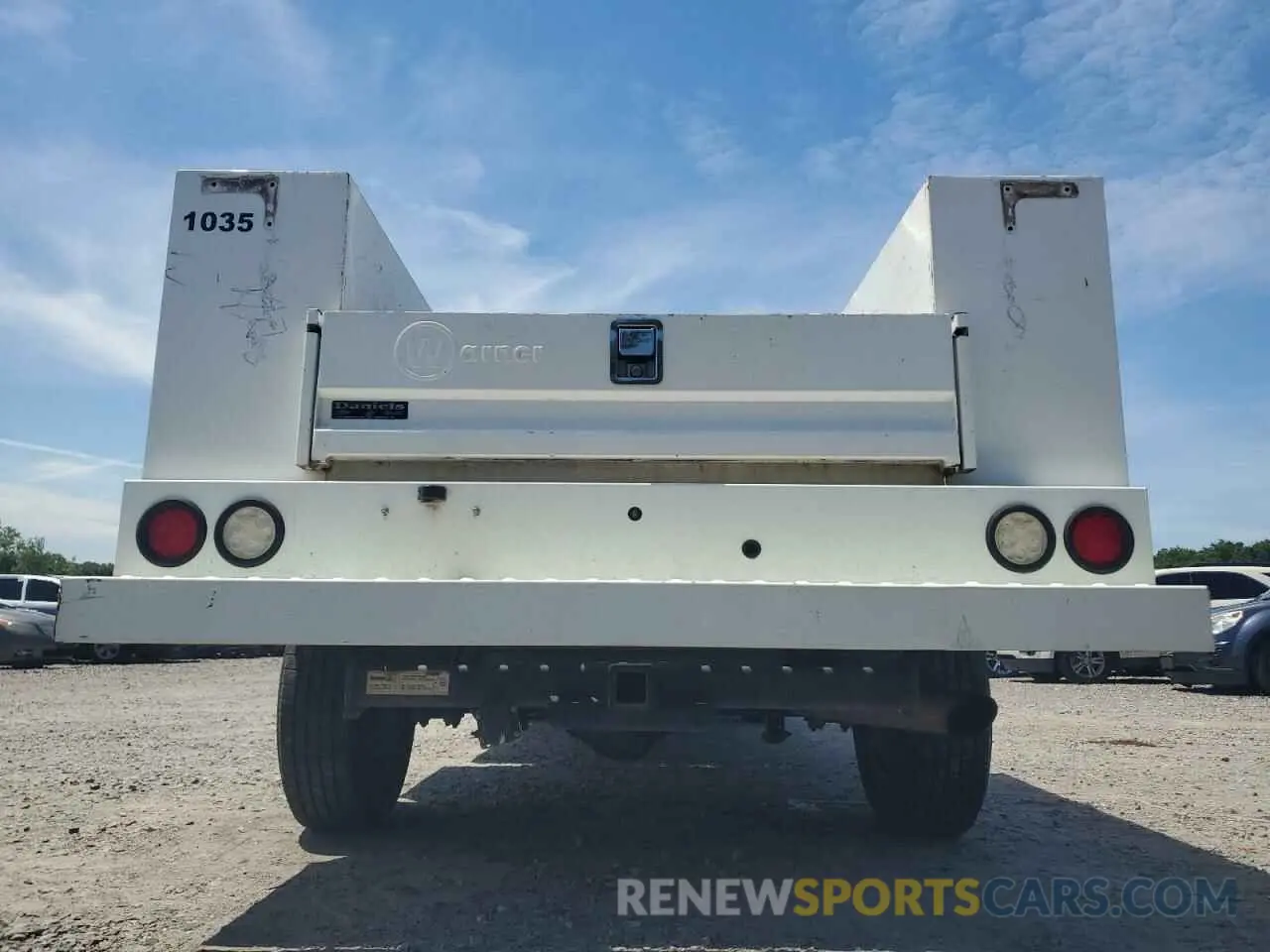 6 Photograph of a damaged car 2GD21NEG9K1201407 GMC SIERRA 2019