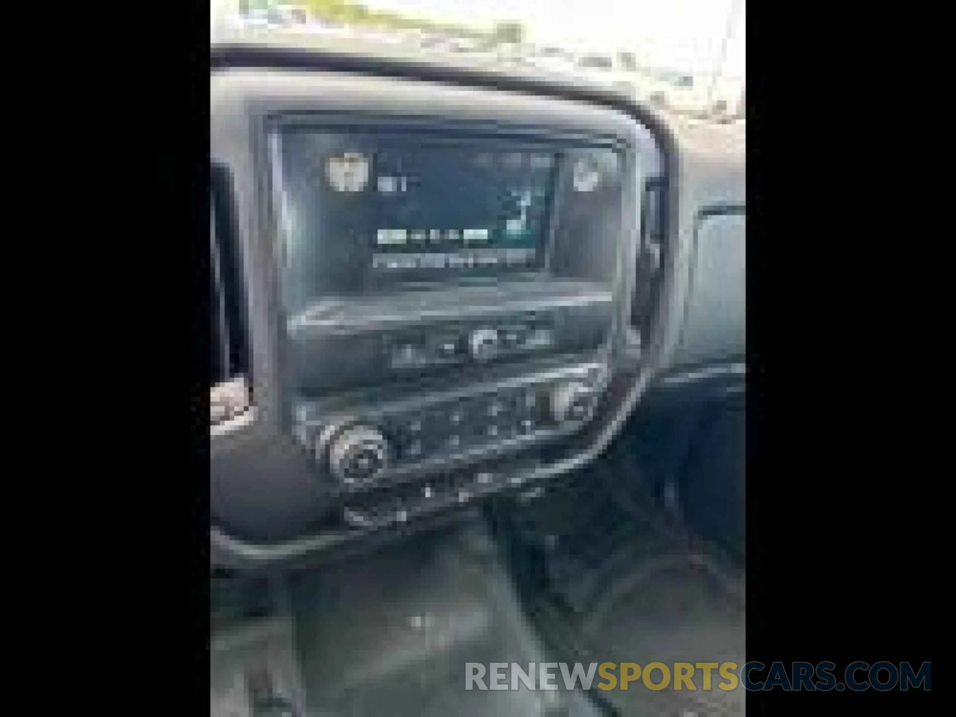 13 Photograph of a damaged car 2GT22NEG3K1225073 GMC SIERRA 2019