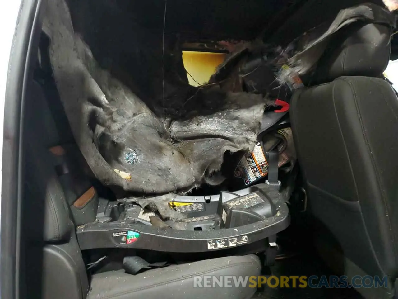10 Photograph of a damaged car 1GT49VEY9LF268615 GMC SIERRA 2020