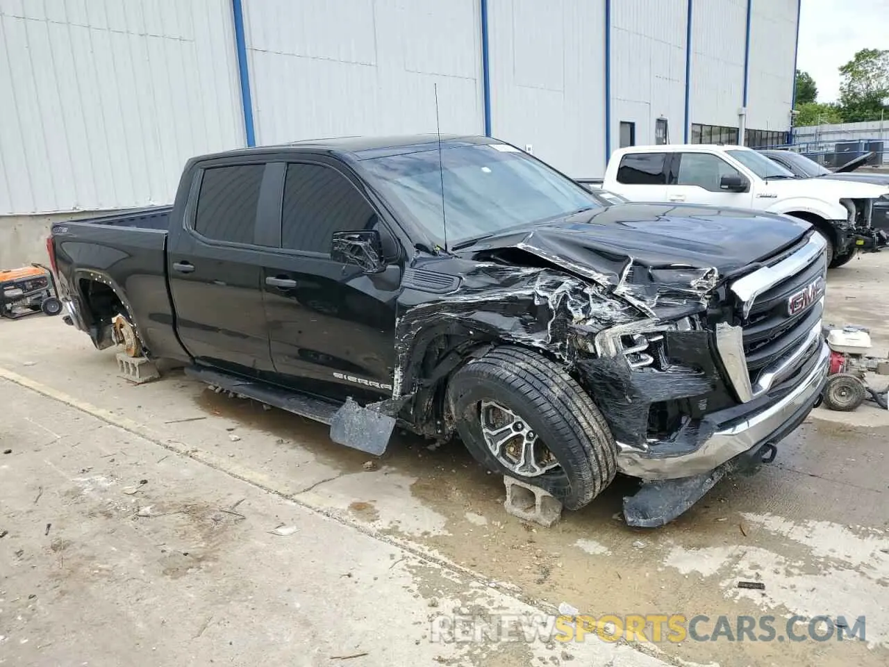 4 Photograph of a damaged car 1GTU9AEF8LZ209433 GMC SIERRA 2020