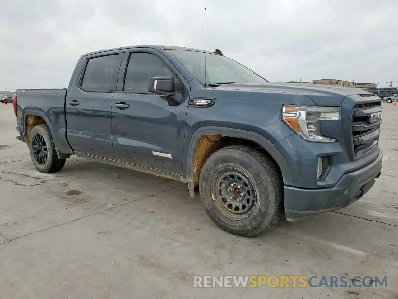 4 Photograph of a damaged car 3GTU9CET2LG300456 GMC SIERRA 2020