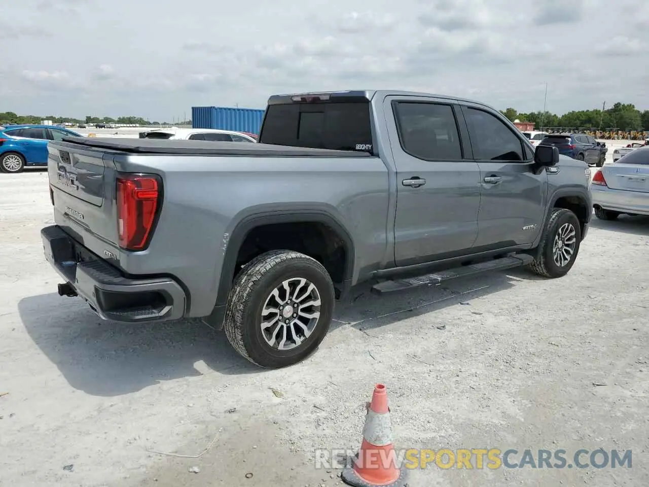 3 Photograph of a damaged car 3GTU9EET6LG277386 GMC SIERRA 2020