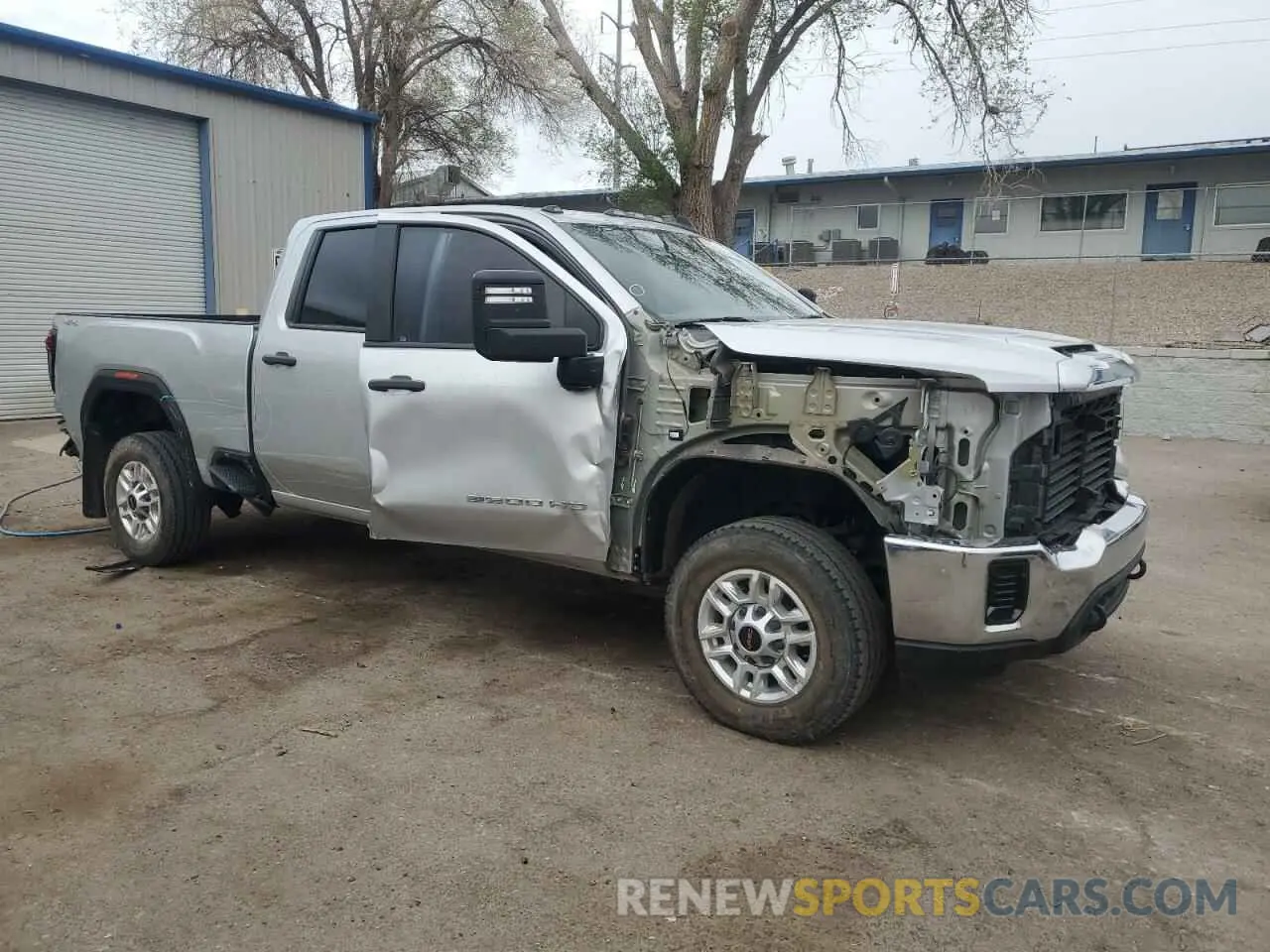 4 Photograph of a damaged car 1GT49LEY2MF204793 GMC SIERRA 2021