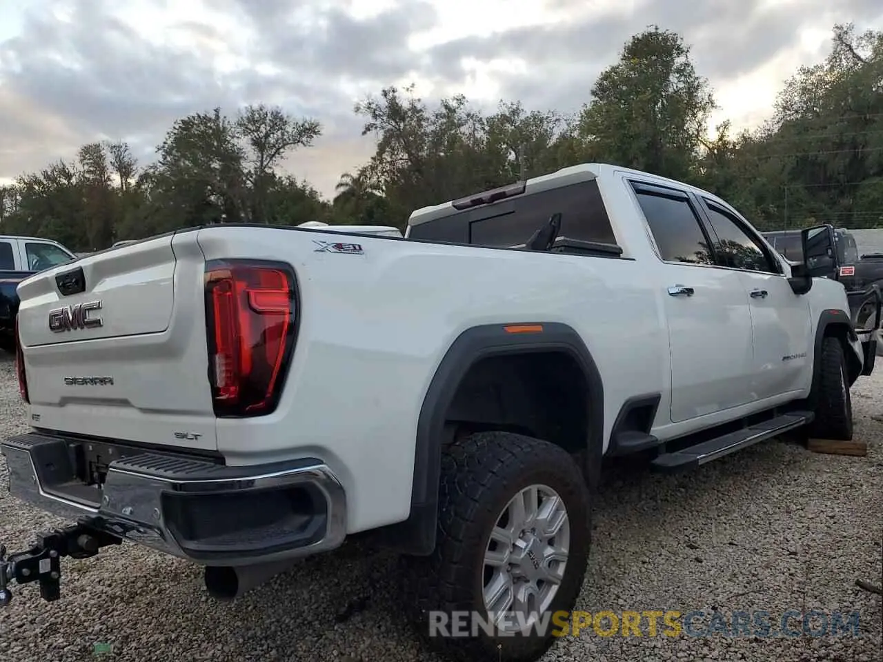 3 Photograph of a damaged car 1GT49NEY1MF134408 GMC SIERRA 2021