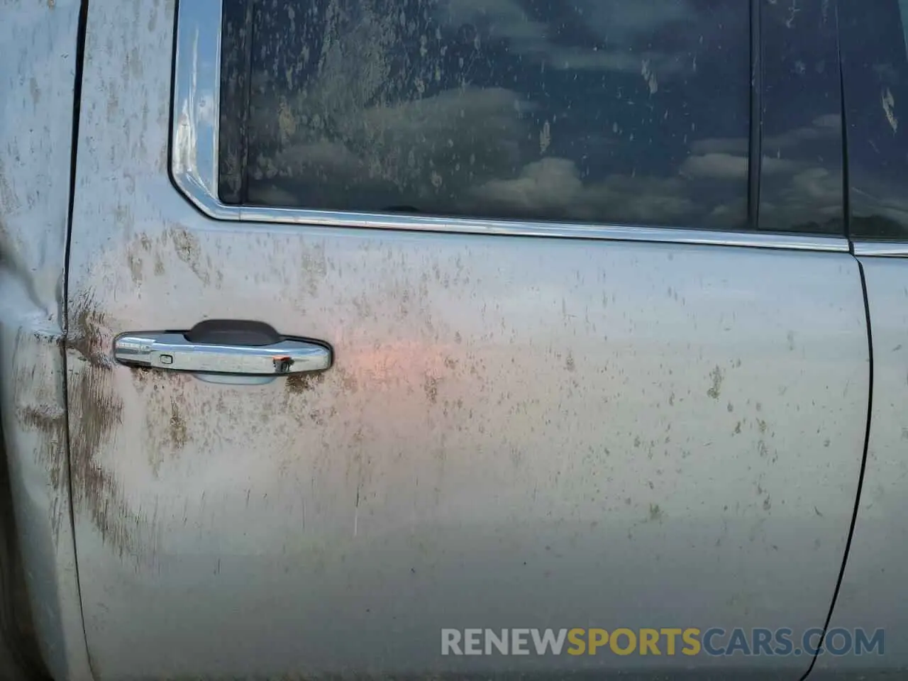 10 Photograph of a damaged car 1GT49NEY7MF283079 GMC SIERRA 2021