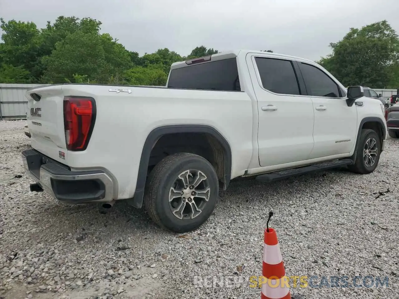 3 Photograph of a damaged car 1GTU9BED7MZ157136 GMC SIERRA 2021