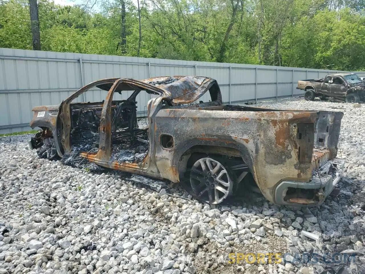 2 Photograph of a damaged car 1GTU9DET5MZ203128 GMC SIERRA 2021