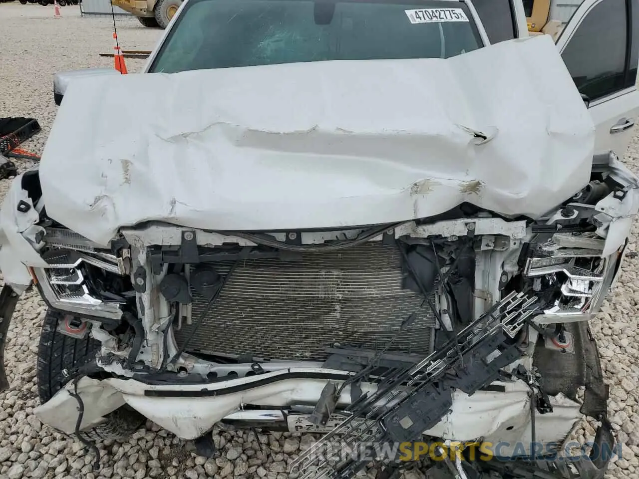 13 Photograph of a damaged car 3GTU9FEDXMG453310 GMC SIERRA 2021