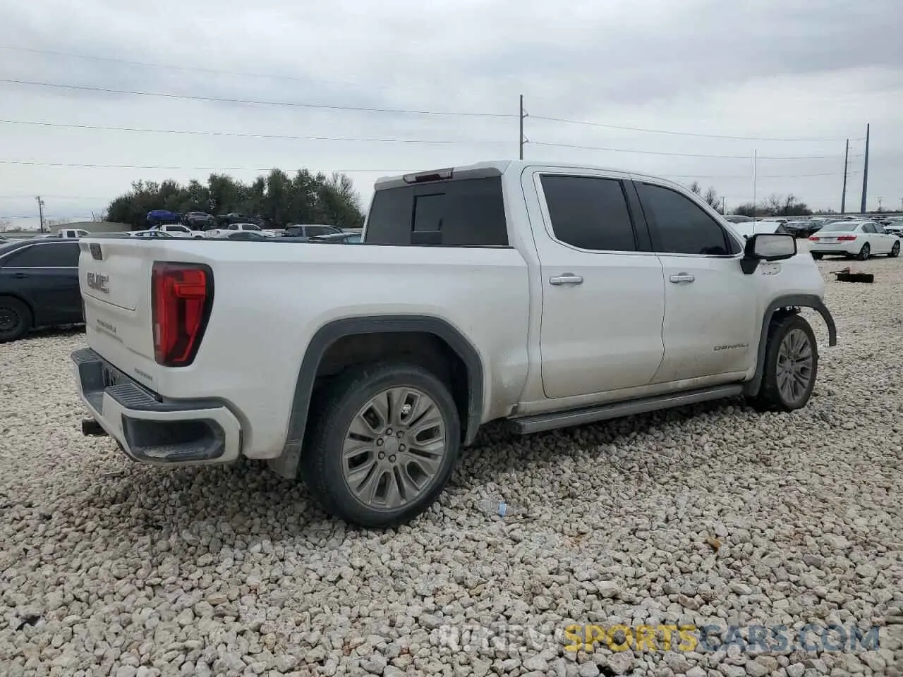 3 Photograph of a damaged car 3GTU9FEDXMG453310 GMC SIERRA 2021