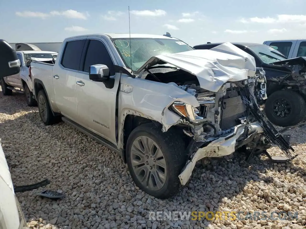 4 Photograph of a damaged car 3GTU9FEDXMG453310 GMC SIERRA 2021