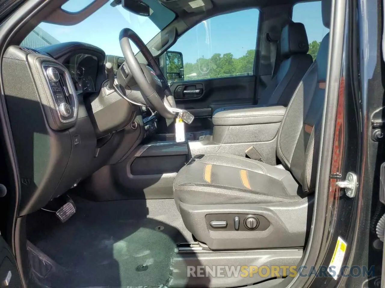 7 Photograph of a damaged car 1GT49PEYXNF222015 GMC SIERRA 2022