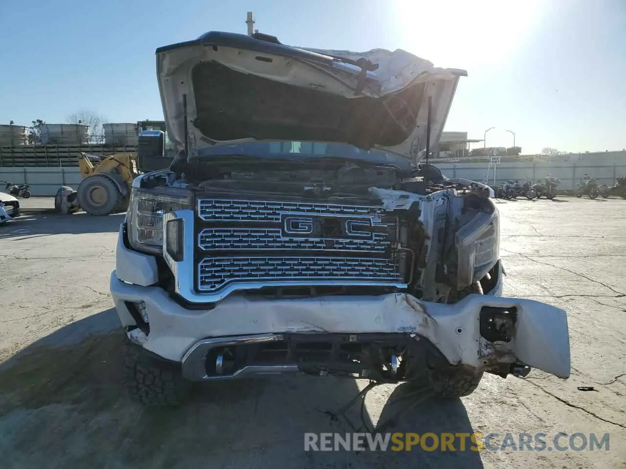 5 Photograph of a damaged car 1GT49REY0NF289329 GMC SIERRA 2022