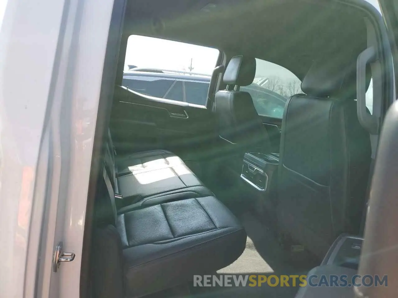 10 Photograph of a damaged car 3GTUUGED2NG521041 GMC SIERRA 2022