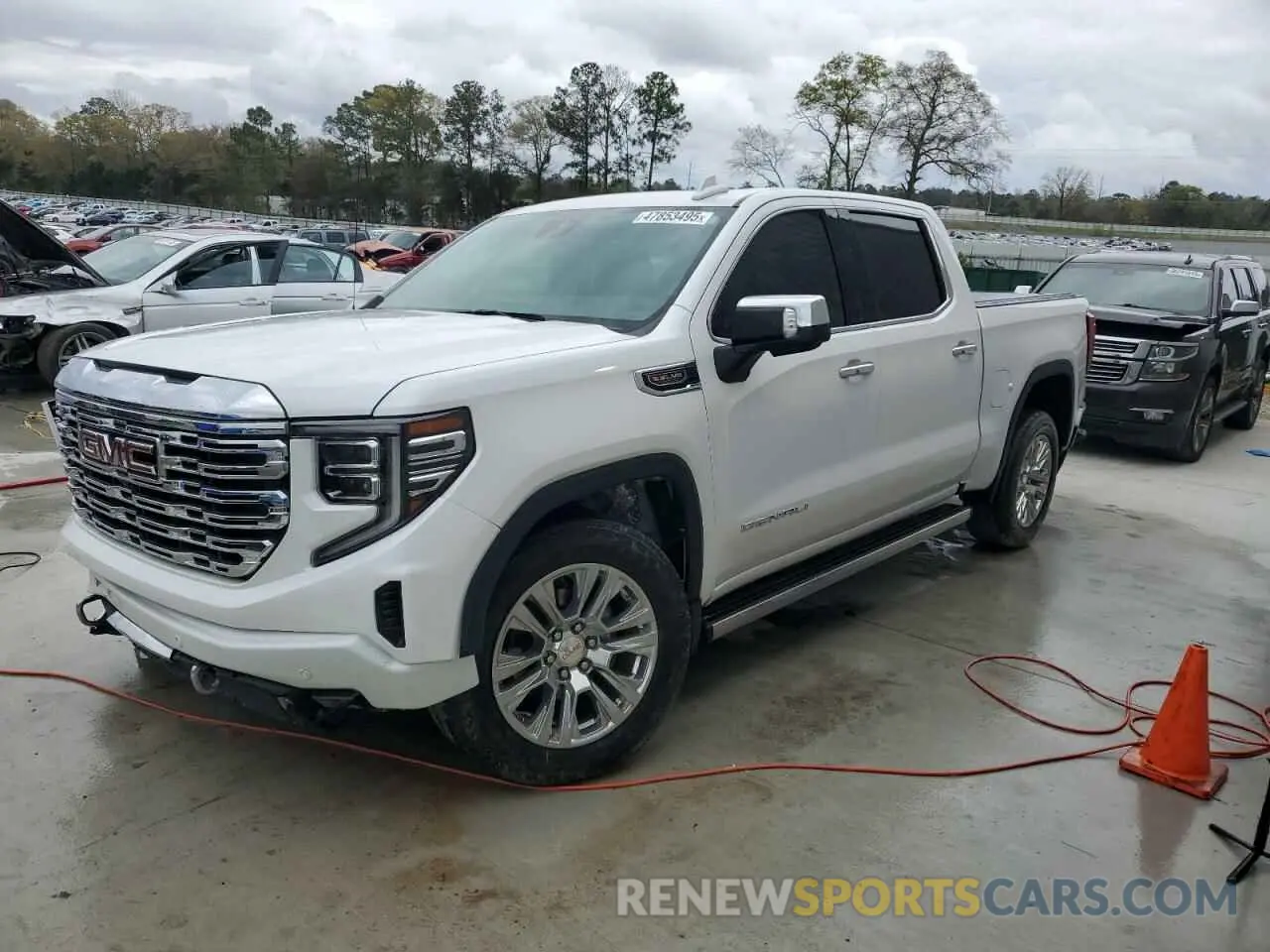 1 Photograph of a damaged car 3GTUUGEL6NG656692 GMC SIERRA 2022