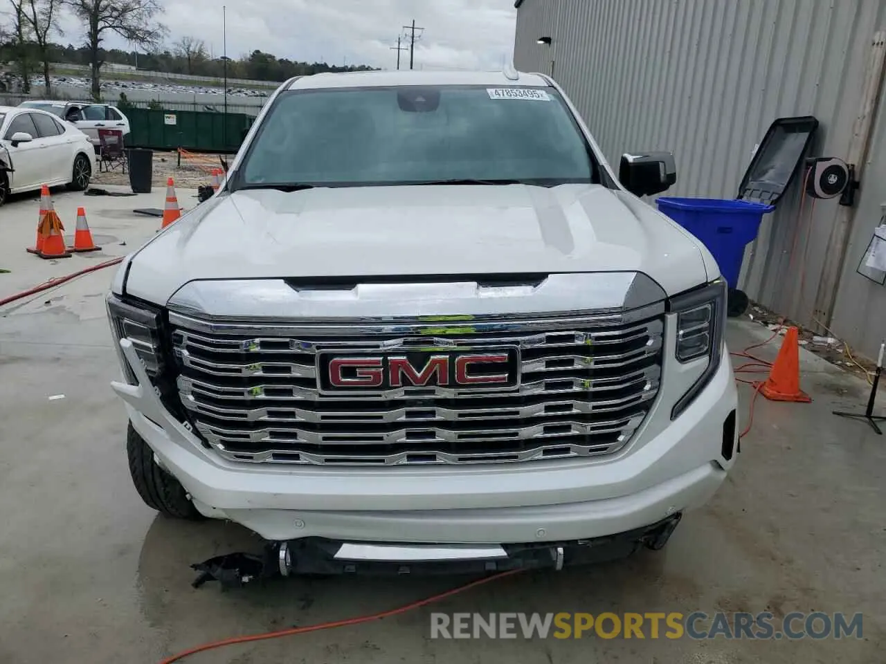 5 Photograph of a damaged car 3GTUUGEL6NG656692 GMC SIERRA 2022