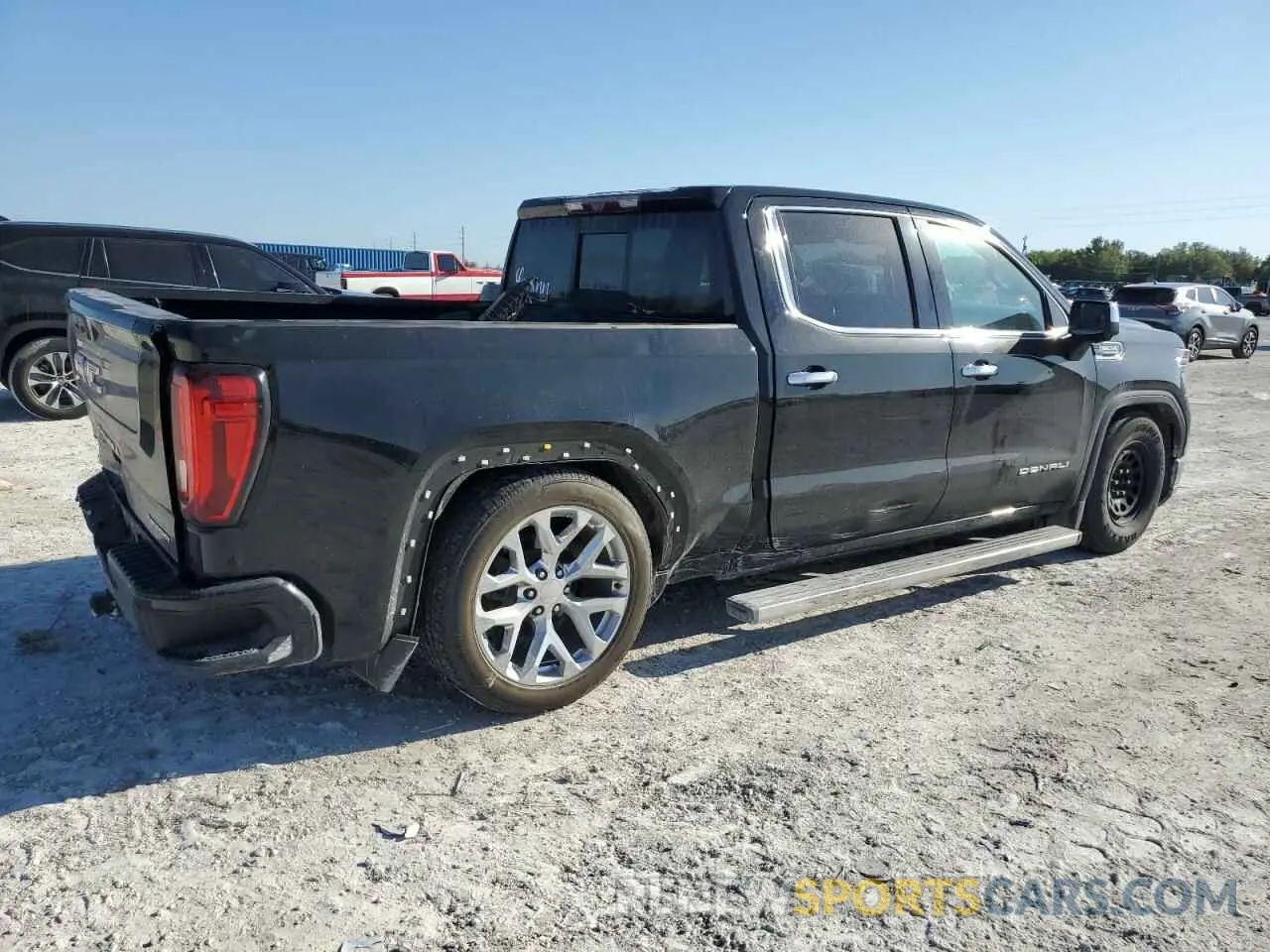 3 Photograph of a damaged car 3GTUUGEL8NG506373 GMC SIERRA 2022
