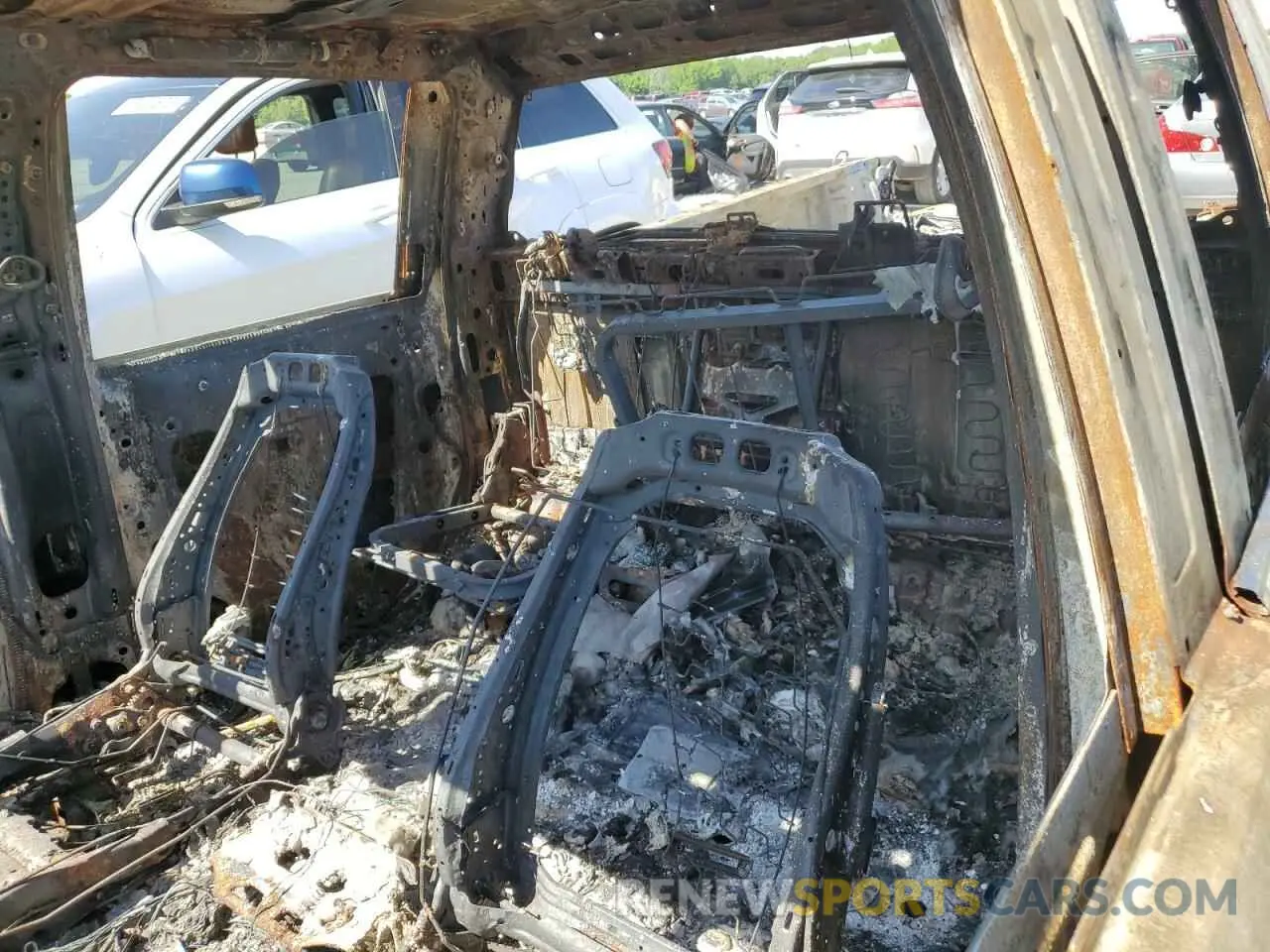10 Фотография поврежденного автомобиля 1GT49NE73PF174985 GMC SIERRA 2023