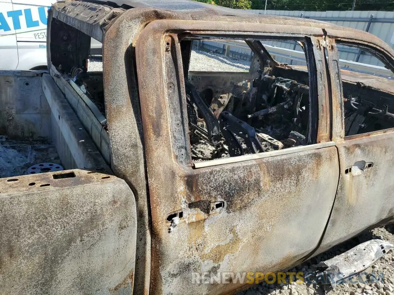 11 Фотография поврежденного автомобиля 1GT49NE73PF174985 GMC SIERRA 2023