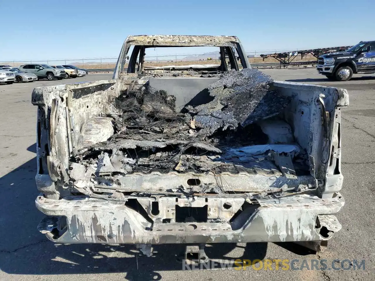 6 Фотография поврежденного автомобиля 1GT49NEY0PF108693 GMC SIERRA 2023