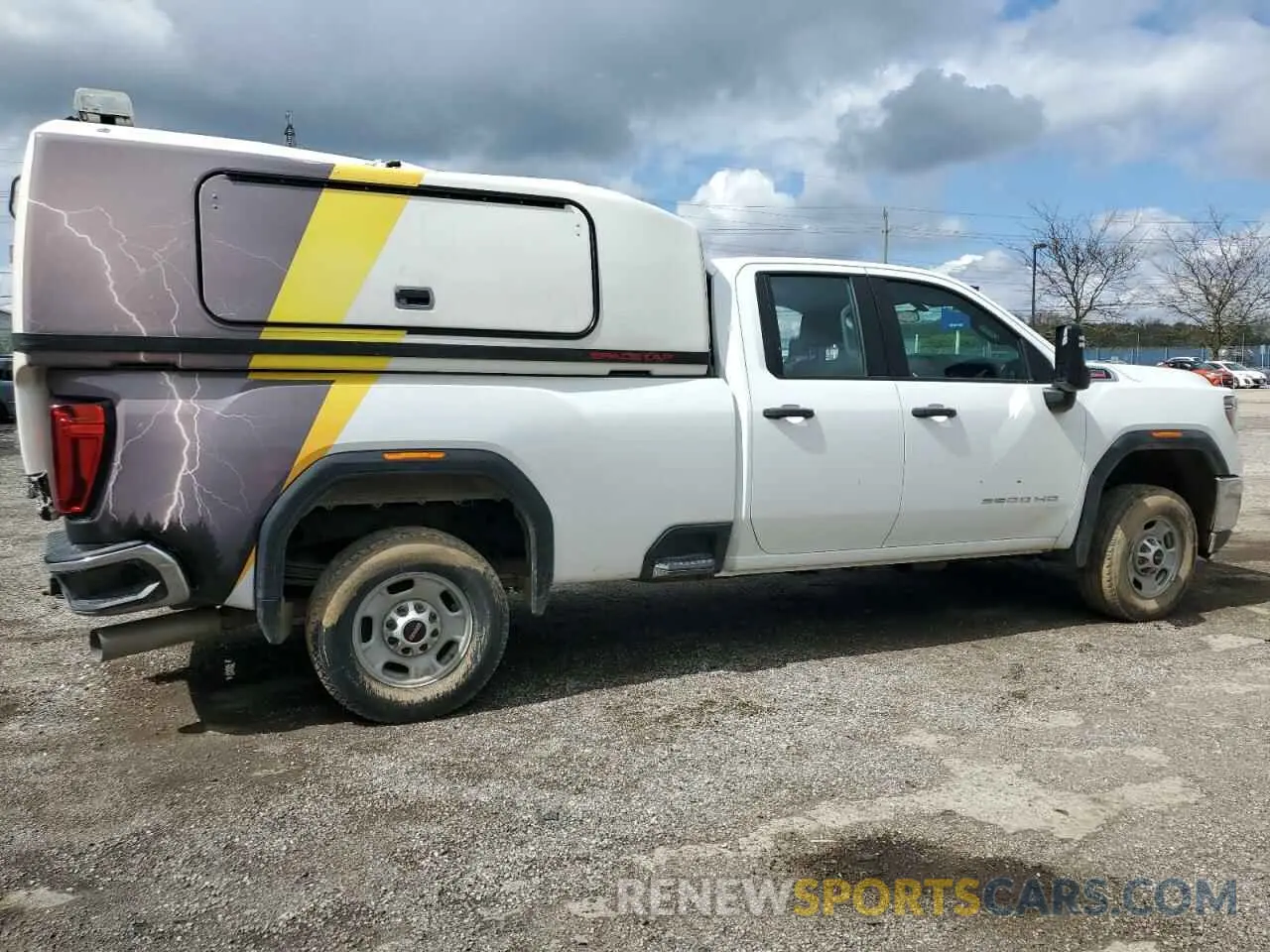 3 Photograph of a damaged car 1GT59LEY4PF113906 GMC SIERRA 2023