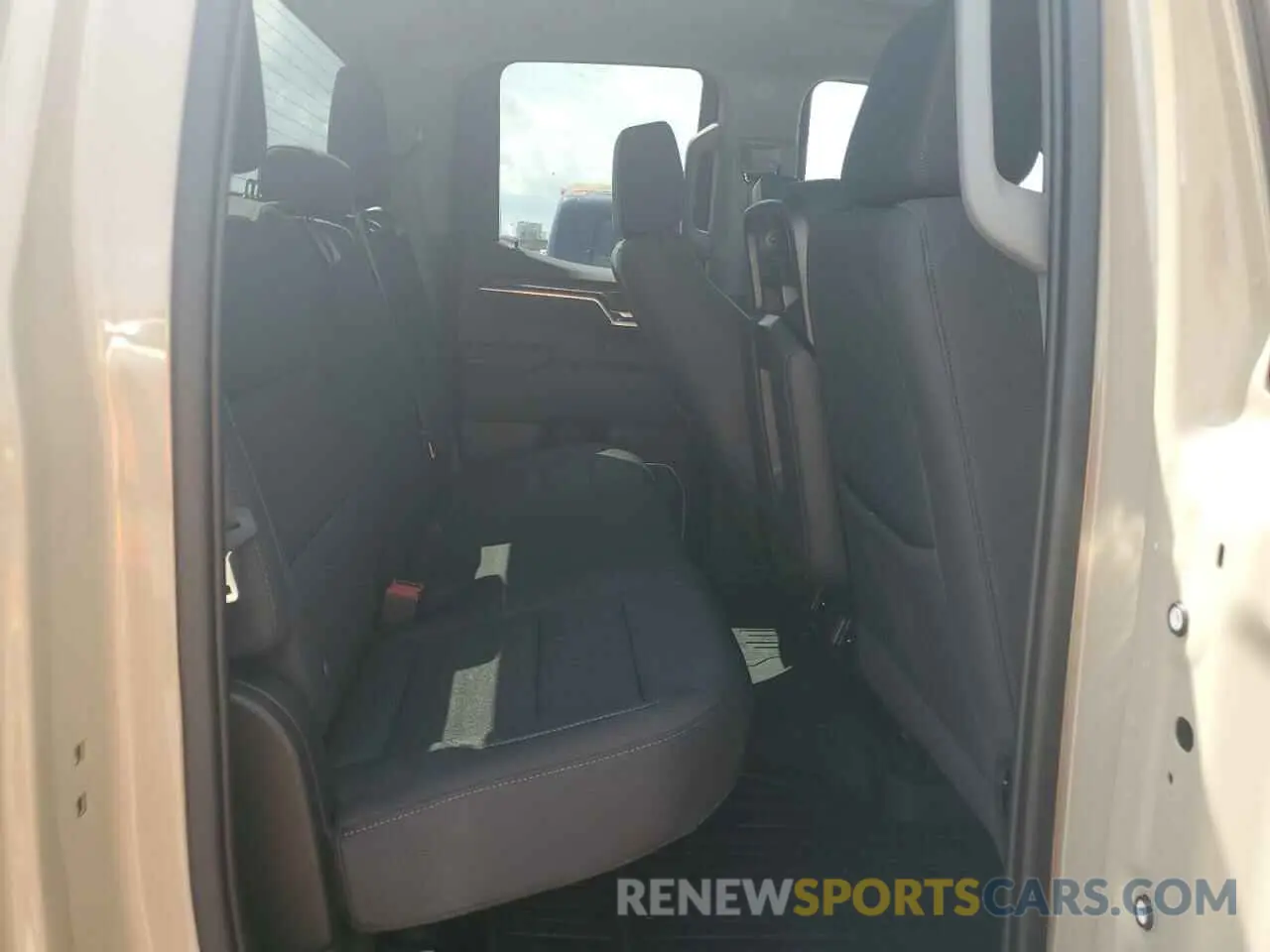 10 Фотография поврежденного автомобиля 1GTRHCEK4PZ172839 GMC SIERRA 2023