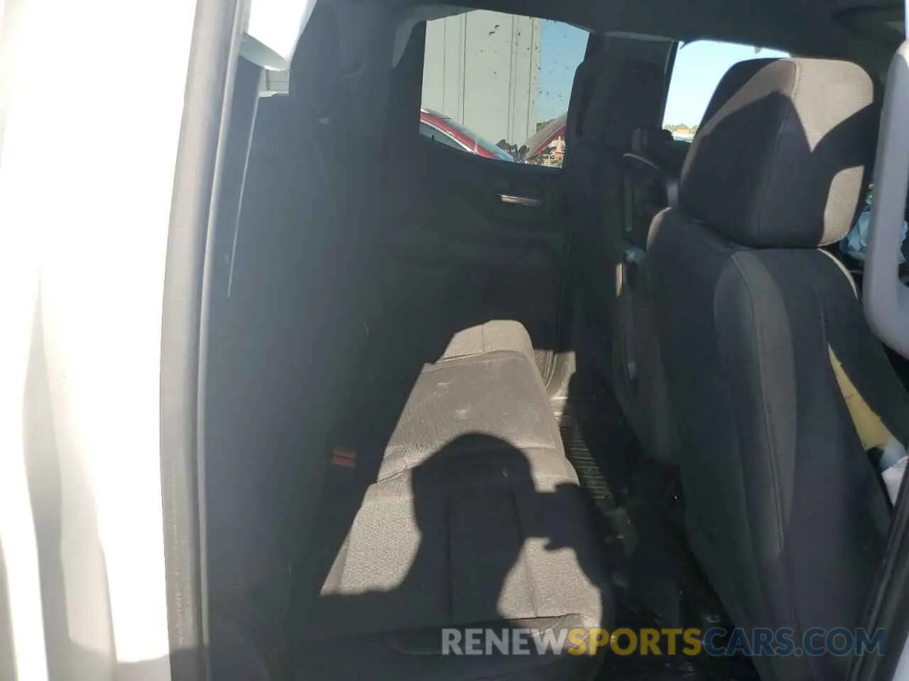 10 Photograph of a damaged car 1GTRUAED4PZ311238 GMC SIERRA 2023