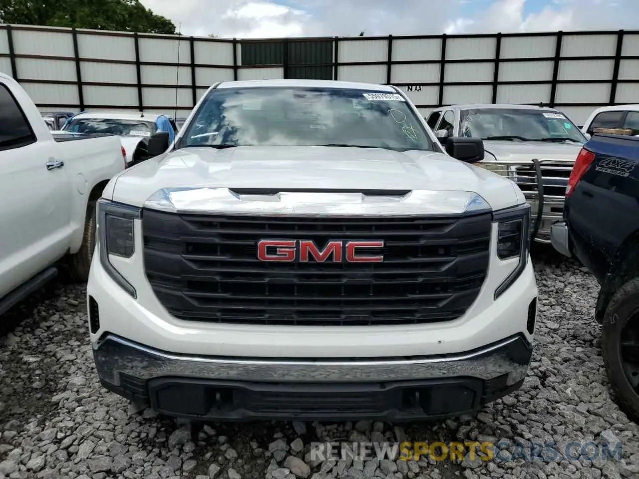 5 Photograph of a damaged car 1GTRUAED9PZ300753 GMC SIERRA 2023