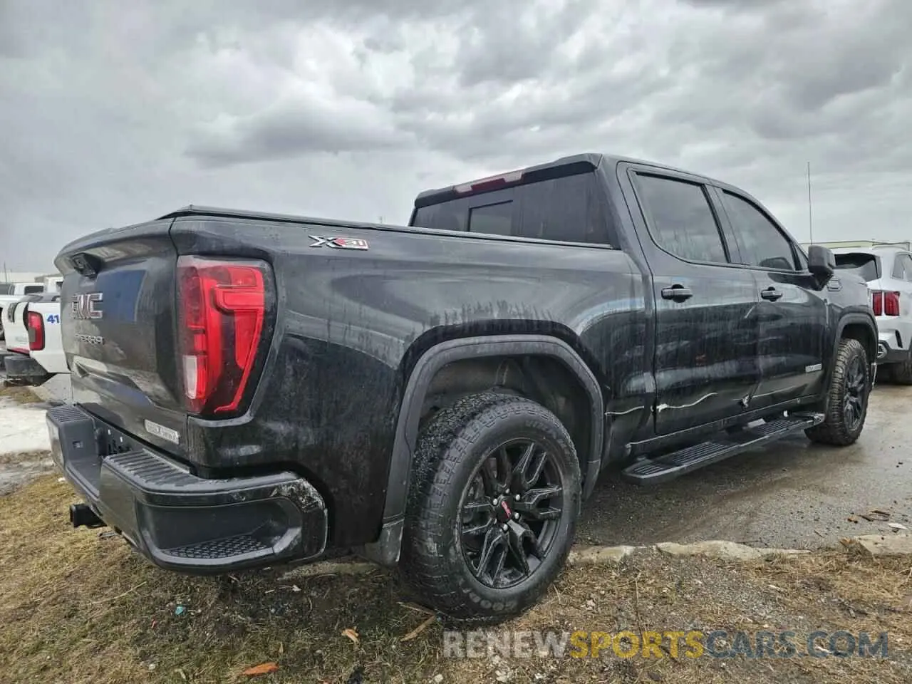 4 Photograph of a damaged car 1GTUUCED2PZ167775 GMC SIERRA 2023