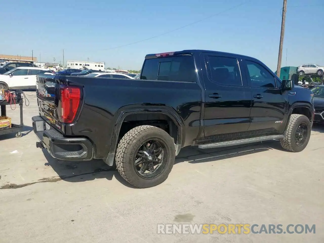 3 Фотография поврежденного автомобиля 1GTUUEE83PZ319299 GMC SIERRA 2023