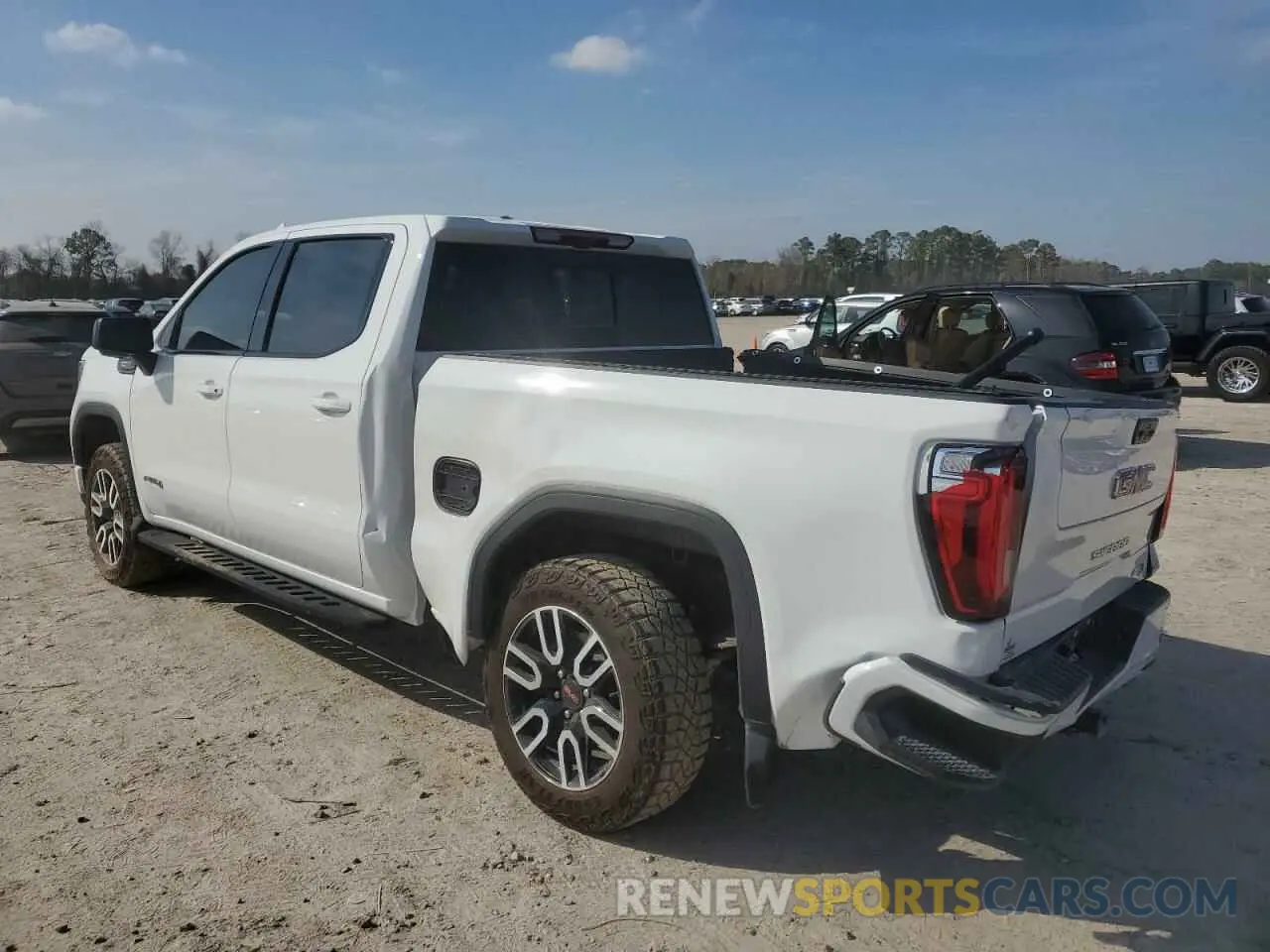 2 Фотография поврежденного автомобиля 1GTUUEE85PZ305906 GMC SIERRA 2023