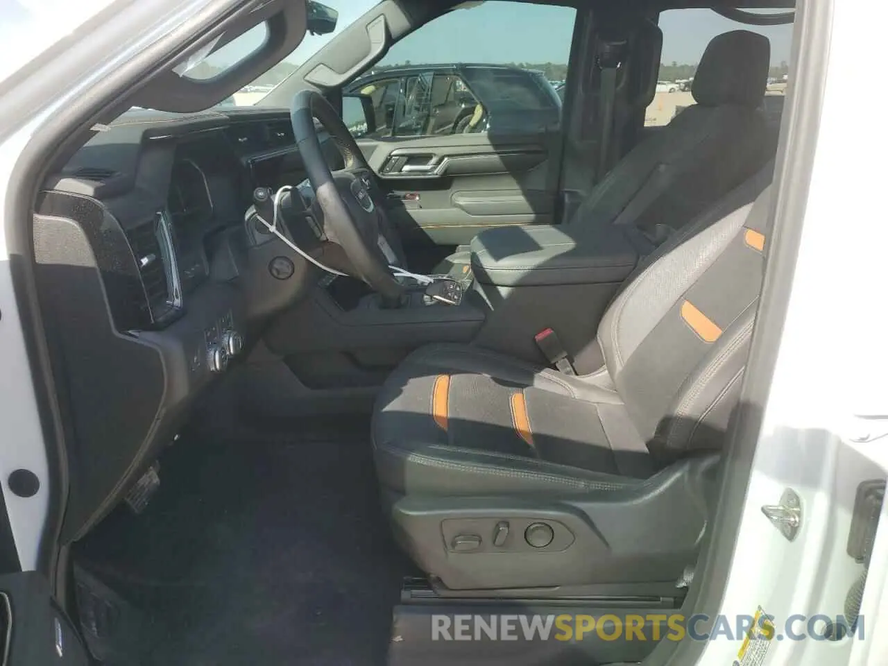 7 Фотография поврежденного автомобиля 1GTUUEE85PZ305906 GMC SIERRA 2023