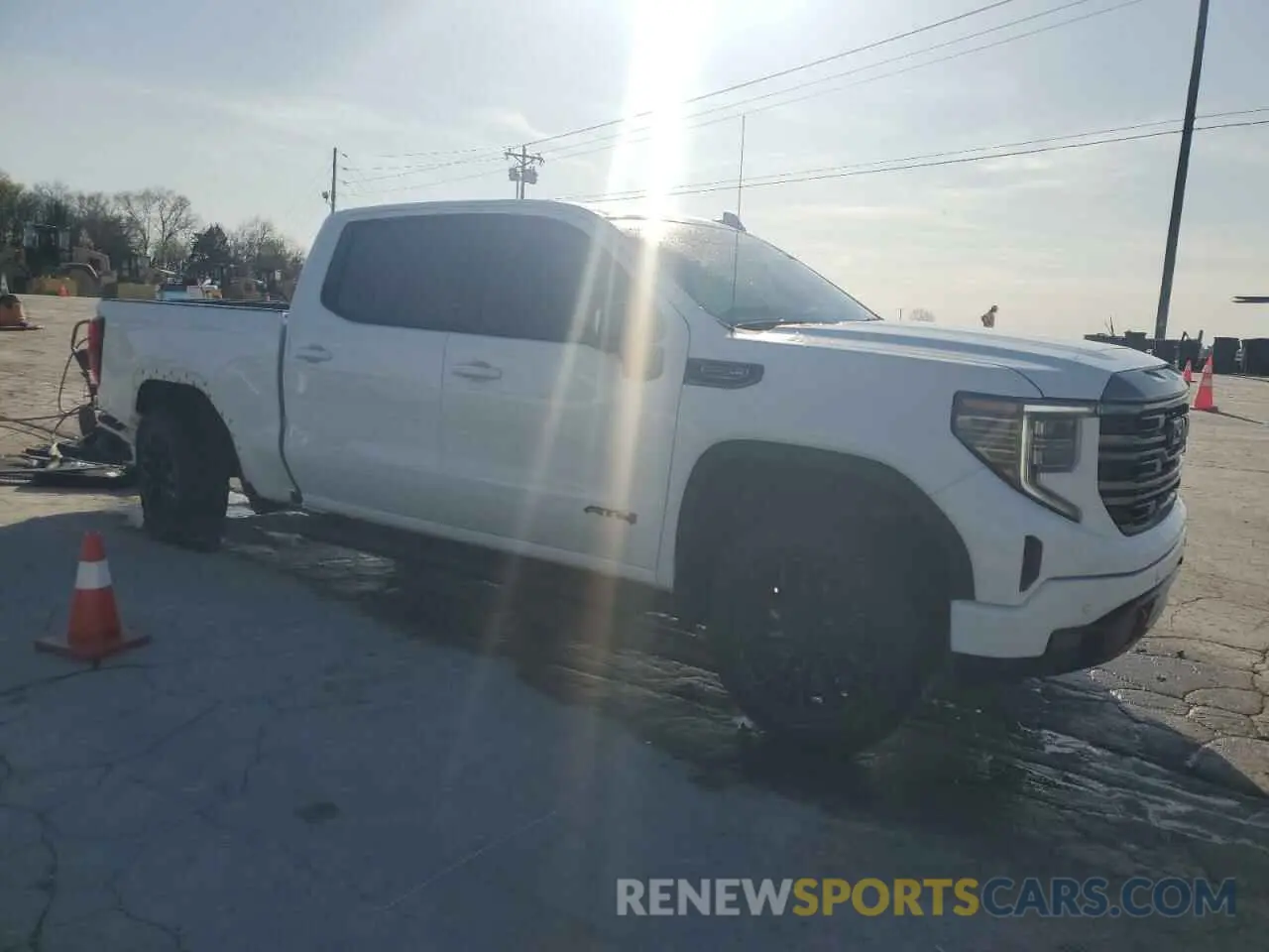 4 Фотография поврежденного автомобиля 1GTUUEELXPZ250339 GMC SIERRA 2023