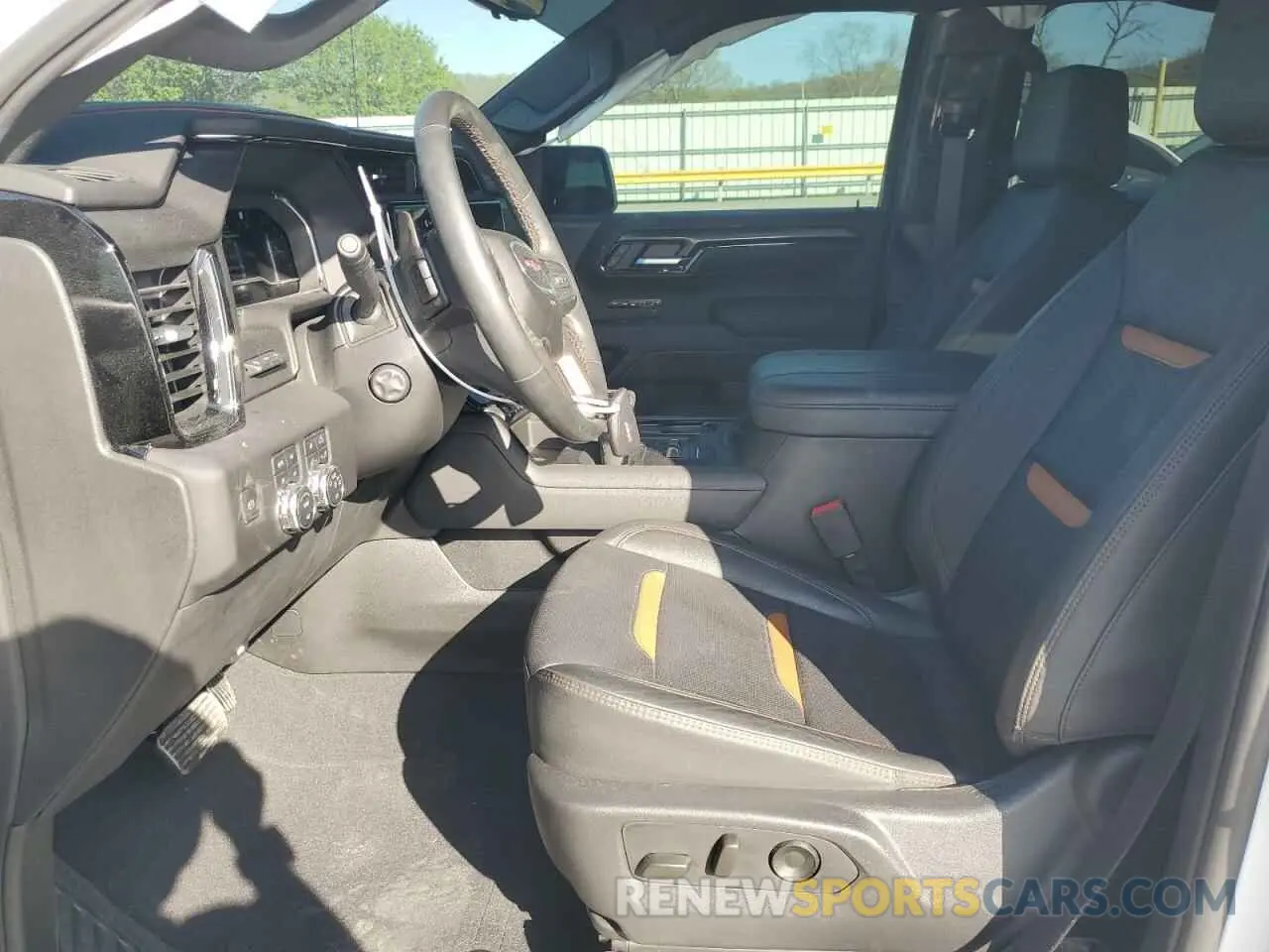 7 Фотография поврежденного автомобиля 1GTUUEELXPZ250339 GMC SIERRA 2023